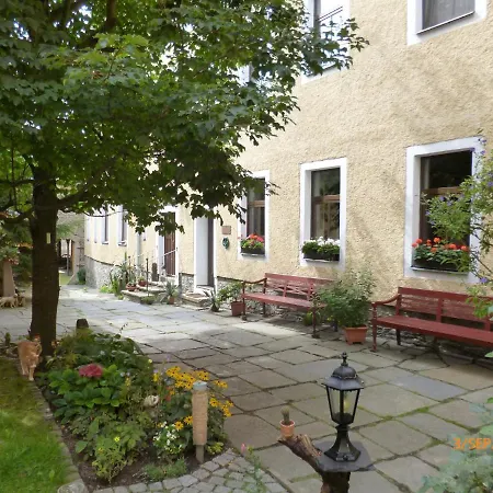Im Vierseitenhof Linke Apartment