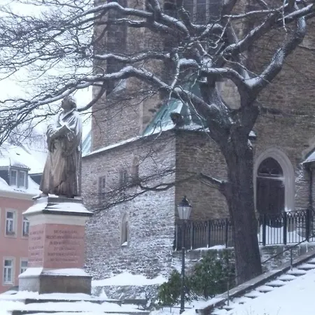 Im Vierseitenhof Linke