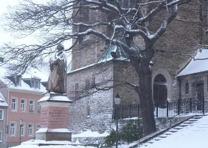 Im Vierseitenhof Linke